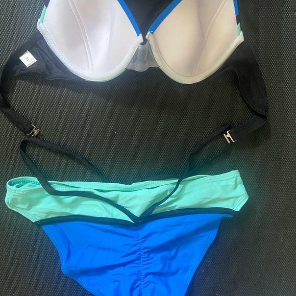 Color block bikini - Picture 3 of 3